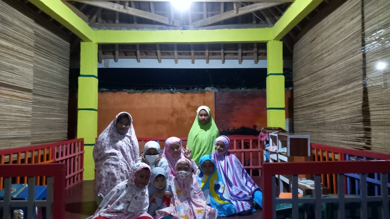 Adik-adik Saung Tahfizh yang Giat Mengaji